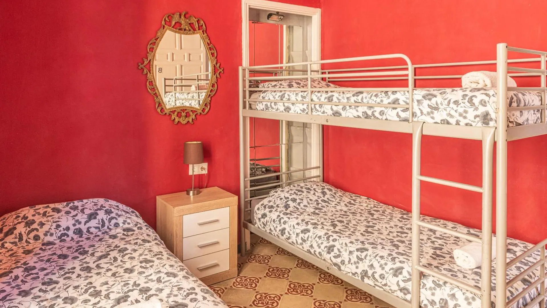 Homestay Private Rooms In Historic Building On The Square Malaga