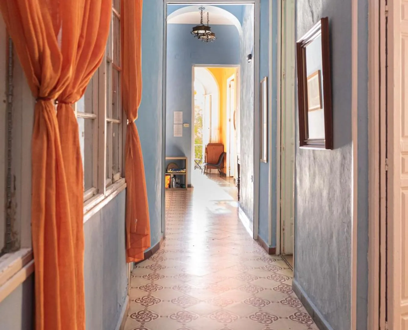 Private Rooms In Historic Building On The Square Malaga