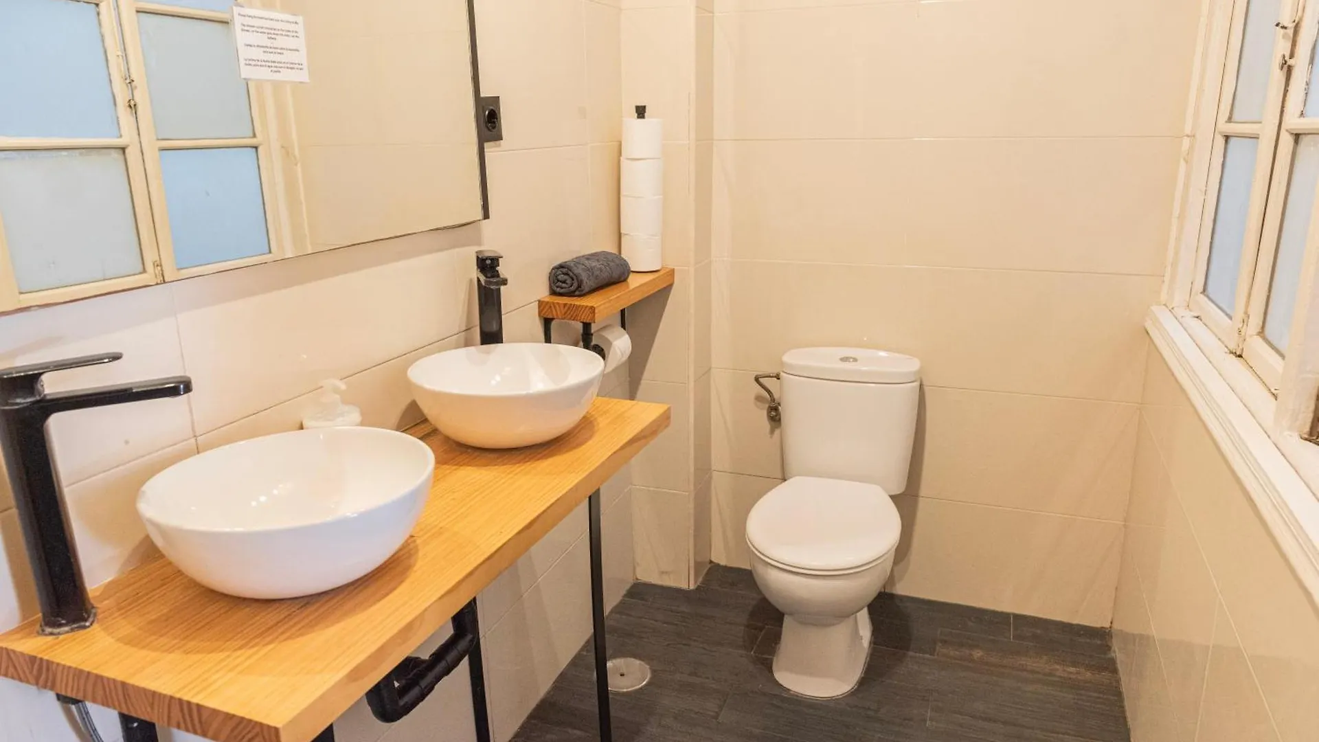 Private Rooms In Historic Building On The Square Malaga Homestay