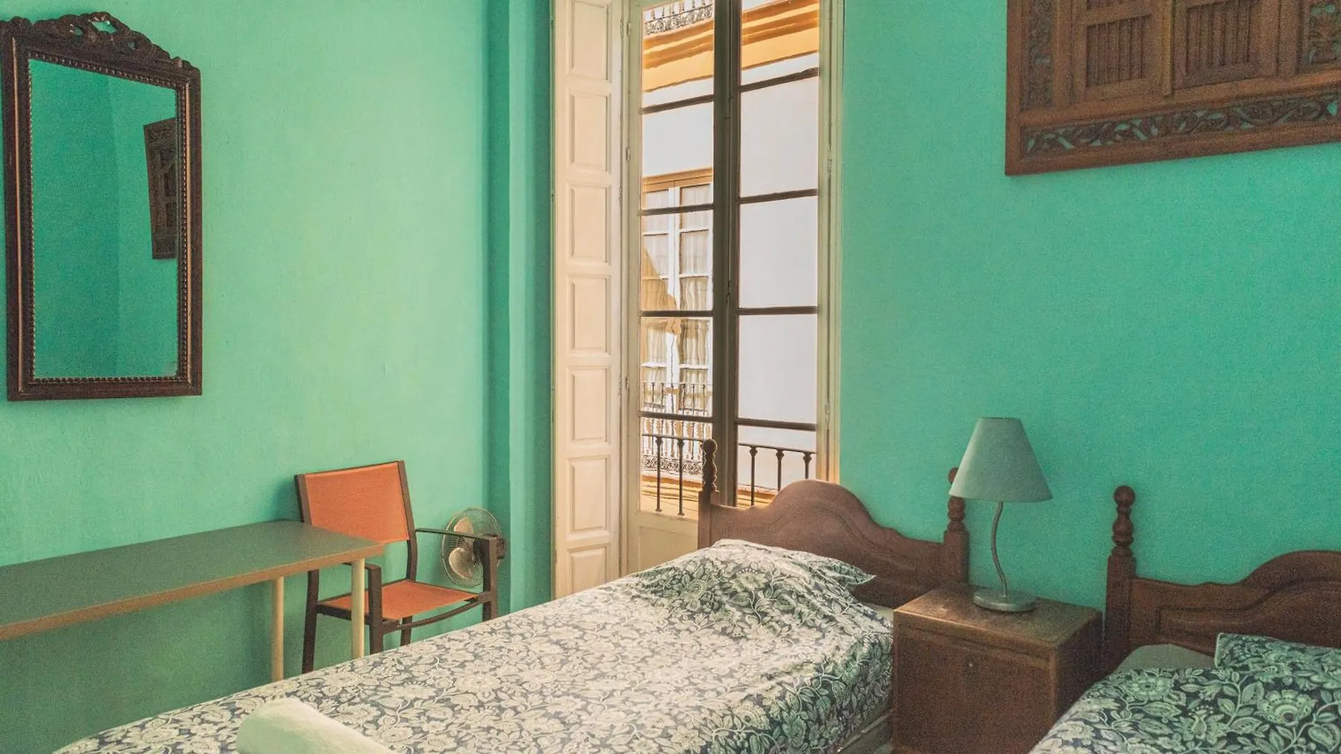 Private Rooms In Historic Building On The Square Malaga