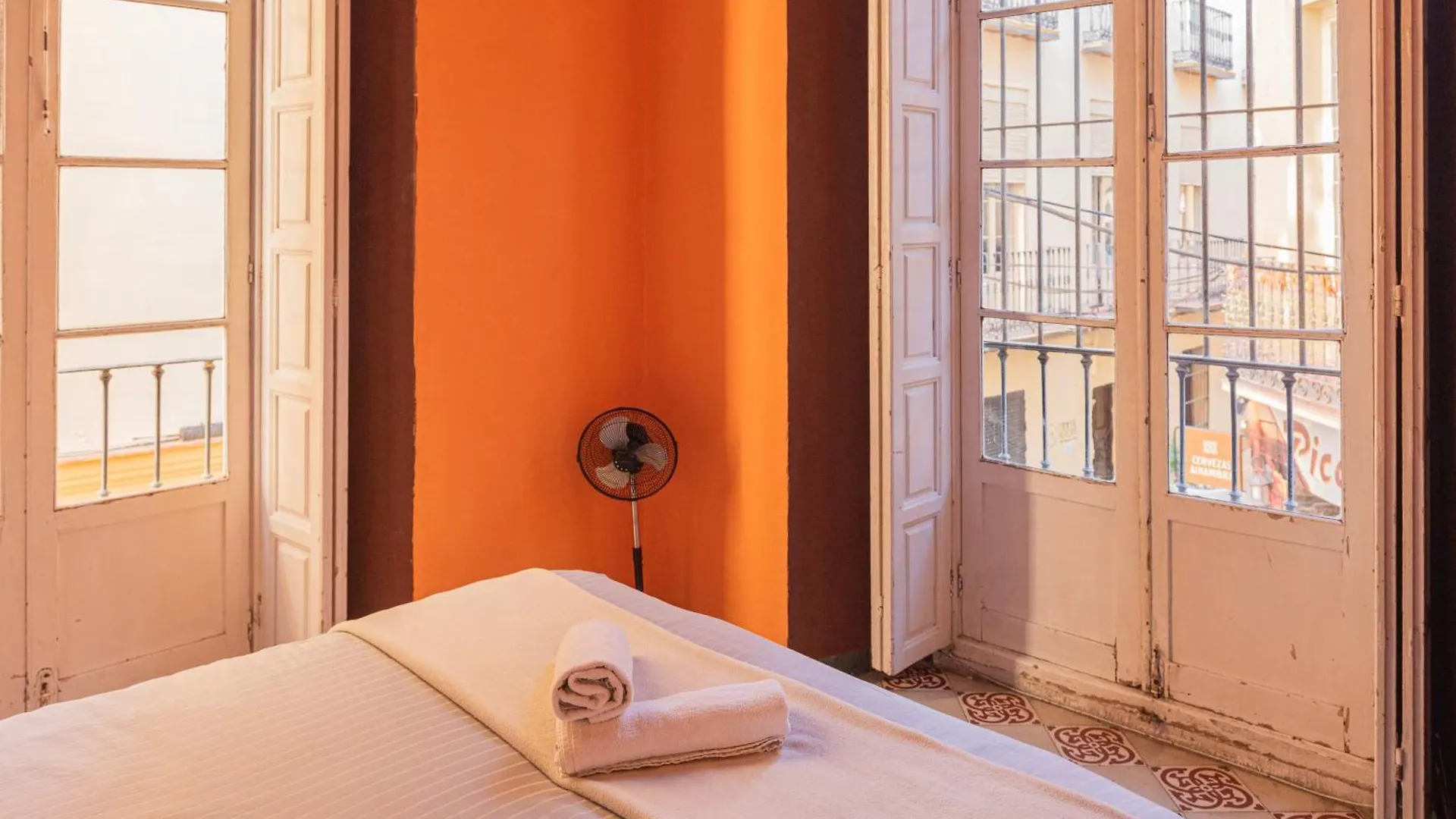 Private Rooms In Historic Building On The Square Málaga