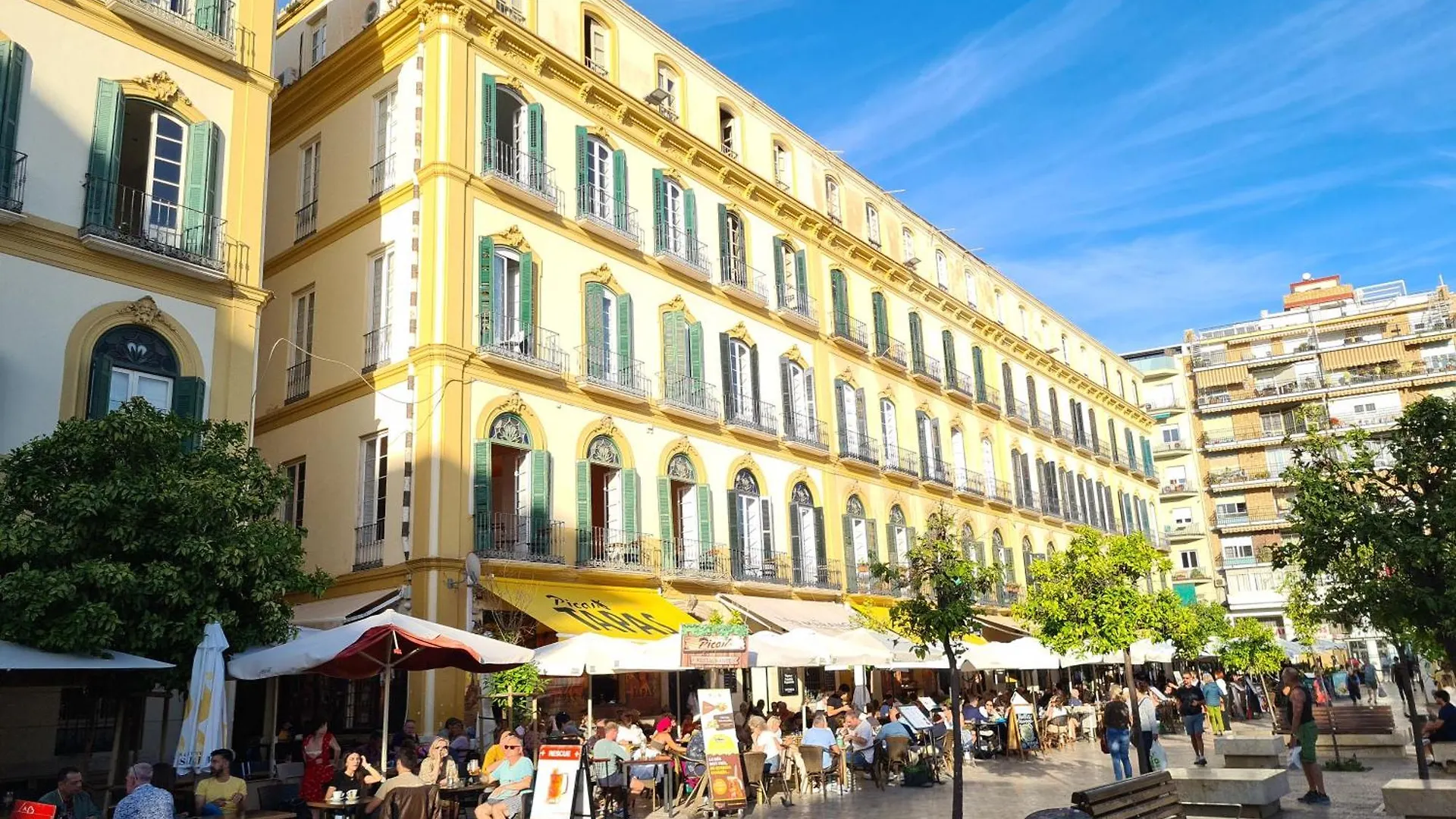 Homestay Private Rooms In Historic Building On The Square Malaga